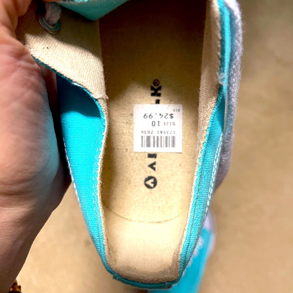 Turquoise Airwalk skater shoes - Picture 2 of 3